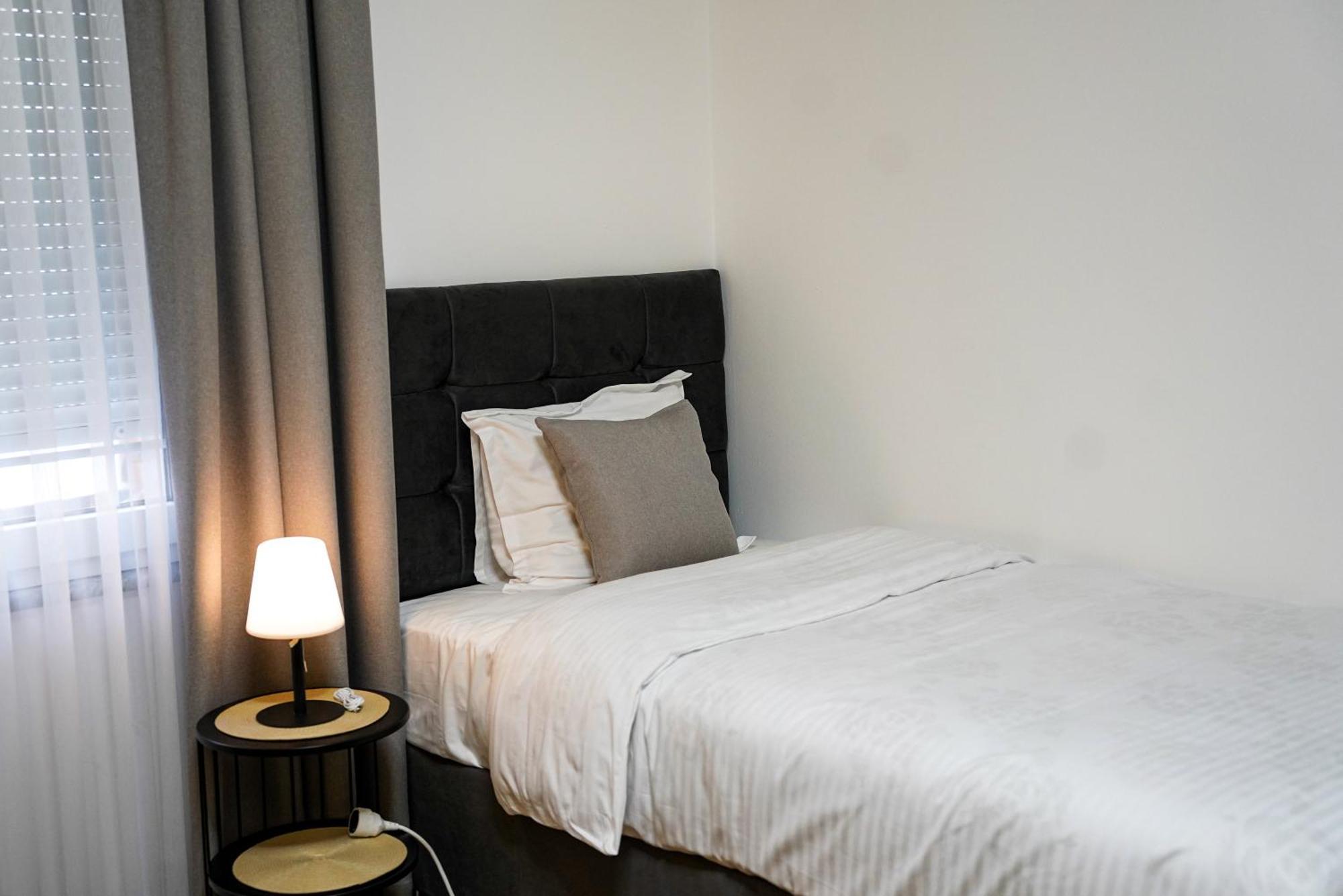 Ten Guest House Pristina Kültér fotó