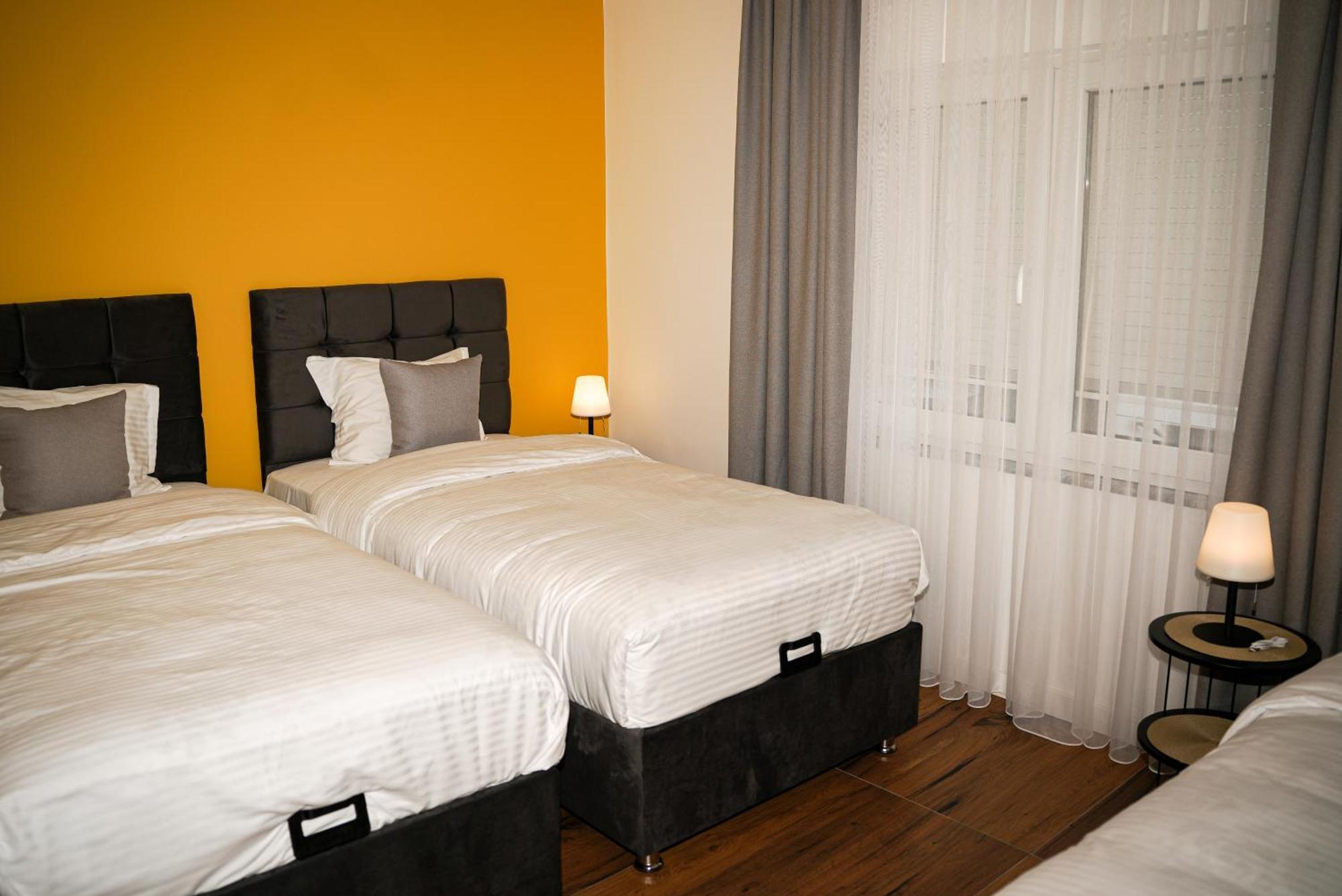 Ten Guest House Pristina Kültér fotó