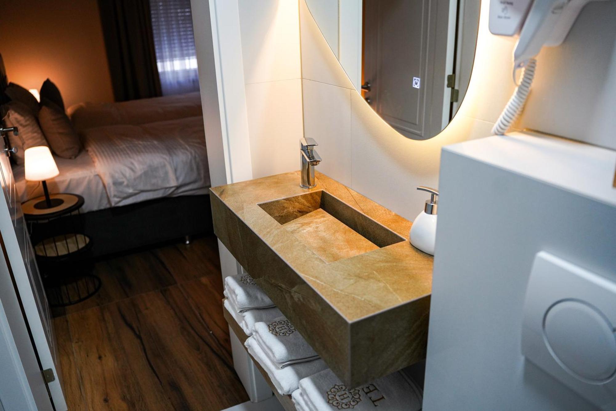 Ten Guest House Pristina Kültér fotó